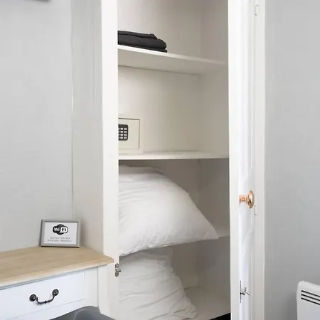 Confortable A Ferrand 25 M² Parking Inclus Lejlighed